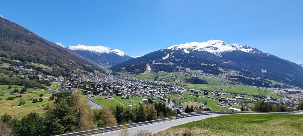 Vista dalla passeggiata facile a Bormio da Oga