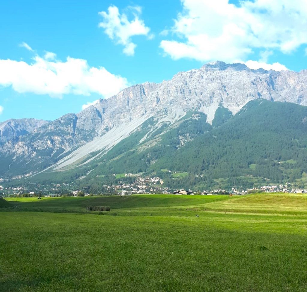 Vista dalla passeggiata facile a Bormio dell'aulte